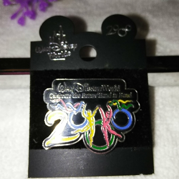 Walt Disney World 2000 Commemorative Pin - Picture 3 of 5
